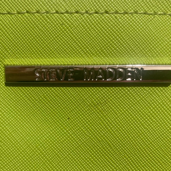 Steve Madden Vibrant Green Crossbody Bag - Picture 6 of 9